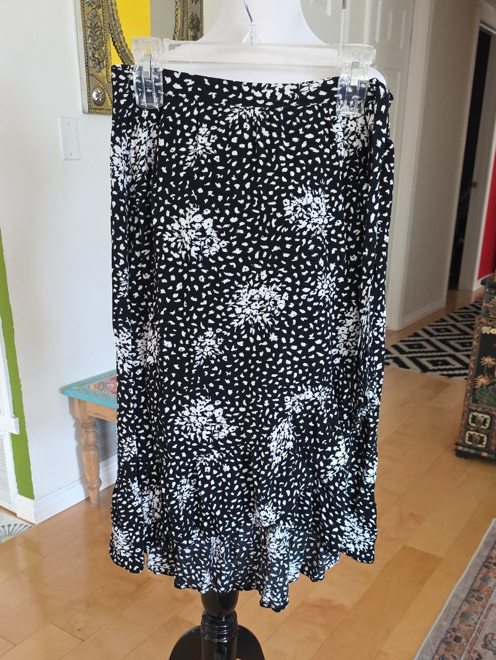 Knox Rose Black and White Floral-Spot Midi Skirt
